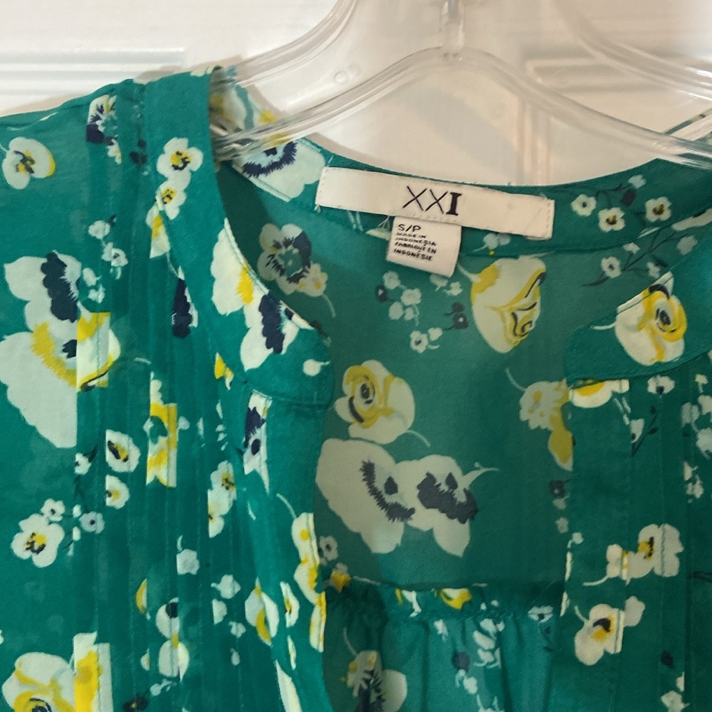 Forever 21 blouse - Picture 2 of 6